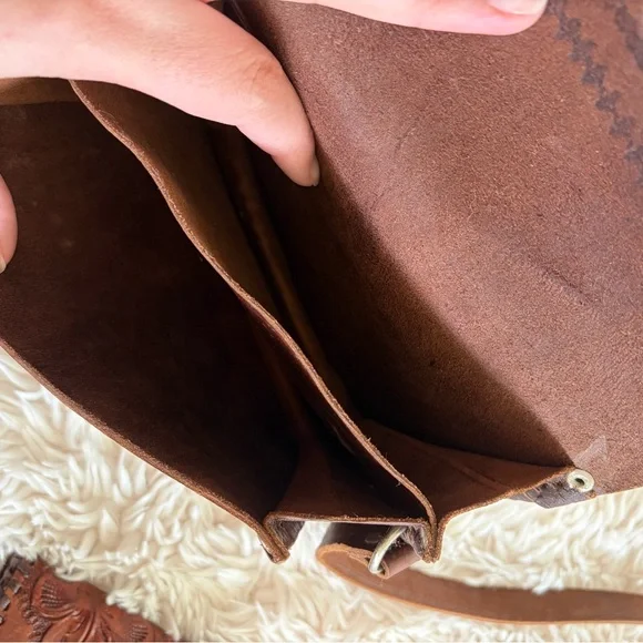 Handcrafted Tooled Leather Crossbody Bag in Rich Brown - Picture 5 of 6